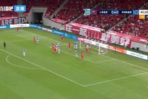 維塔爾開出角球，克勞德甩頭攻門得手，上海海港1-0深圳
