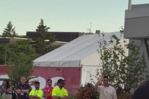 訓練結束后，C羅向等候他和球隊的球迷致意，球迷發出陣陣歡呼