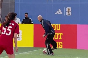 這是如今齊達內的踢球水平，法拉利老了依然是法拉利！