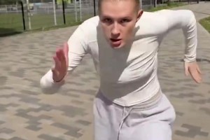 你別過來啊！全網最像哈蘭德的女人