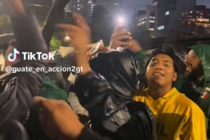 墨西哥球迷高歌辱罵阿根廷：馬拉多納已逝，你們為何還未離去？