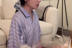 這日子過得美滋滋！美娜：休假擺爛喝酒看球，把自己喝斷片的一天