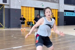 誰能拒絕得了又帥又美又會打籃球的妹子呢