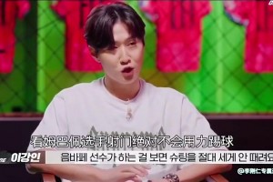 李剛仁當年大夸：姆巴佩射門絕對不會用力踢球，但射門很強勁~