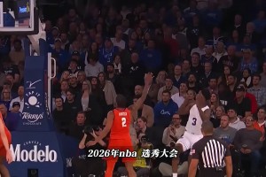 看他這一招一式，真的太像麥迪了！他就是奇才隊選中的狀元迪班薩