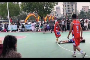 新一期格斗籃球！無論打野球還是比賽都要注意安全