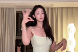女籃卓識這顏值這腰臀比太頂了！身材比例絕了，直接出道吧！