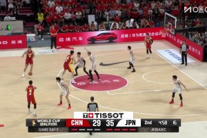 就得自信！王俊杰弧頂大號(hào)三分果斷出手一擊即中！