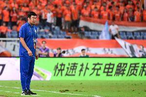 去年履新以來！韓鵬攜手泰山出戰34場中超，成績為17勝7平10負