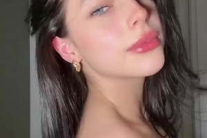 嫵媚妖嬈！巴拉圭網紅美女球迷露肩裝充滿誘惑