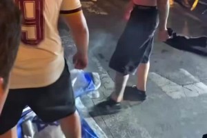 奪冠后的西班牙球迷在慶祝時，腳踩+車軋以色列國旗