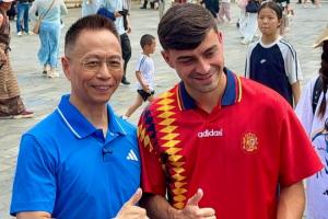 詹俊與佩德里相遇：探討他和2010年場的對決，以及未來是否考慮利物浦