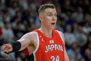 僅失一球！霍金森上半場8投7中，三分4投3中，斬獲17分2籃板1蓋帽