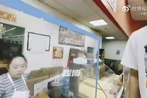 楊瀚森之前吃煎餅果子時(shí)想起周琦：我跟我琦哥也是夢(mèng)幻聯(lián)動(dòng)了