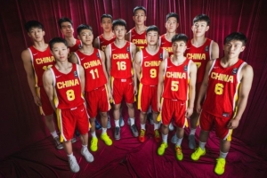 媒體人指出：國(guó)青隊(duì)員中不乏天賦與潛力兼?zhèn)湔撸诖麄儽３咒J氣與努力，早日為國(guó)家效力